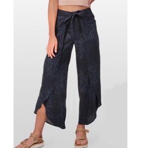 Patagonia Garden Island Pants New Navy/Kelp And Sand Big Tropical Leaf Print